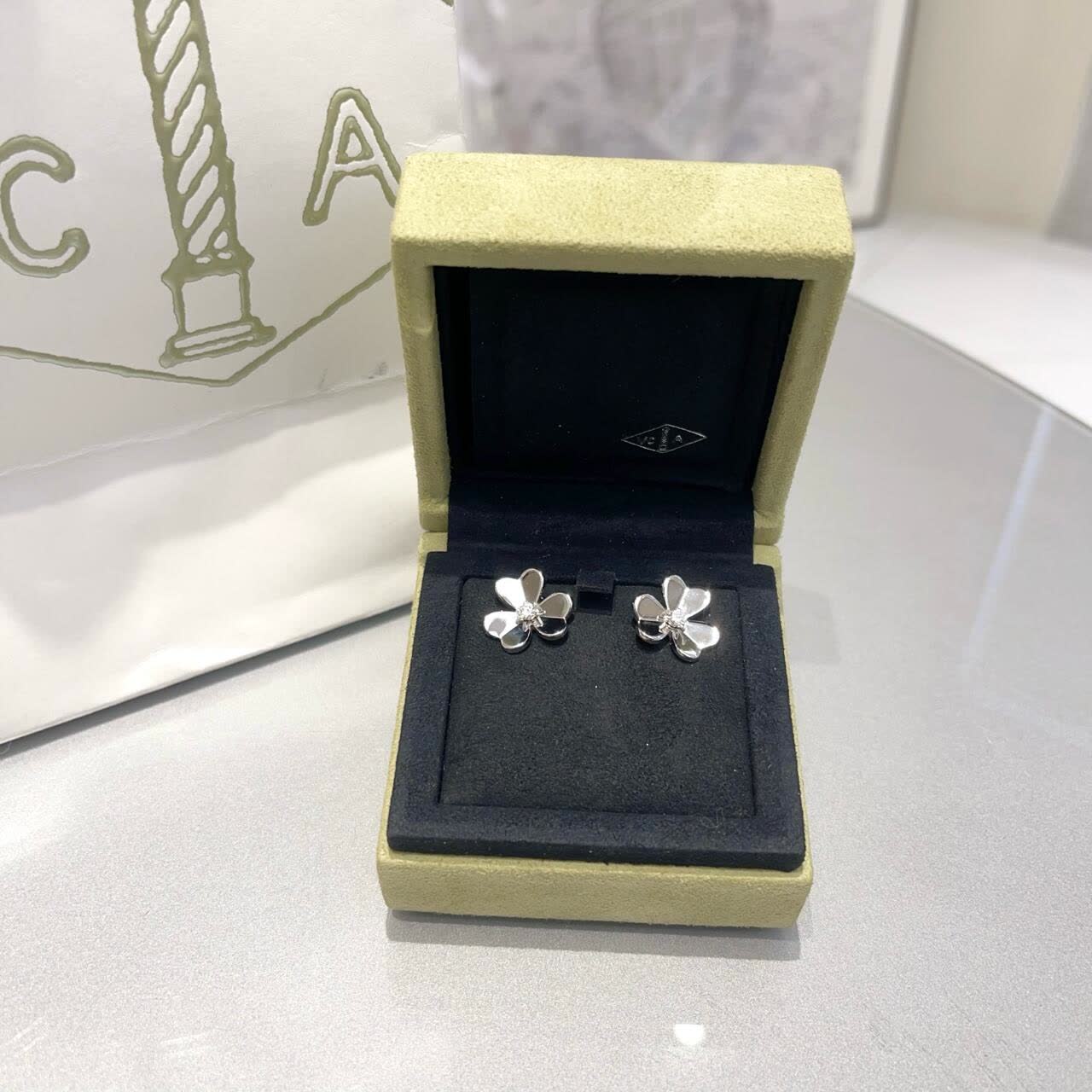 Van Cleef & Arpels Frivole Series Small Flower Earrings